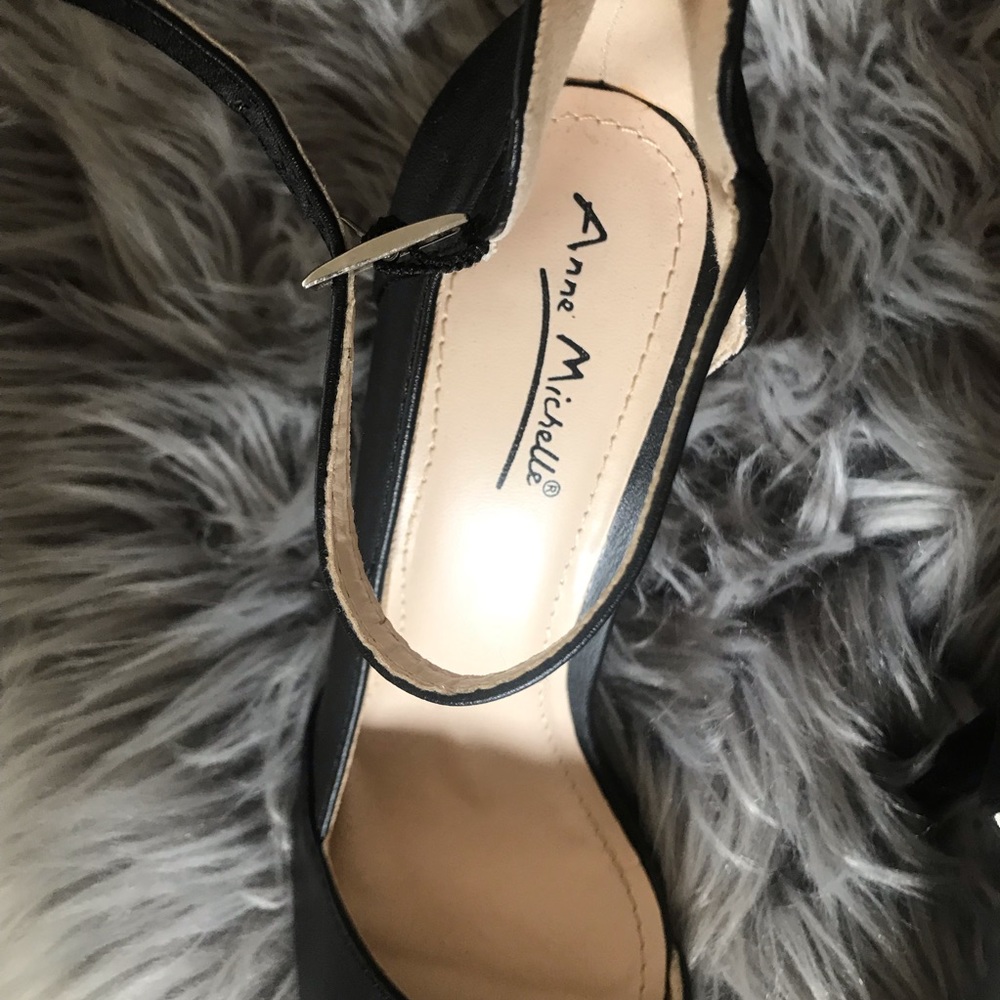 Shoes - Picture 4 of 7